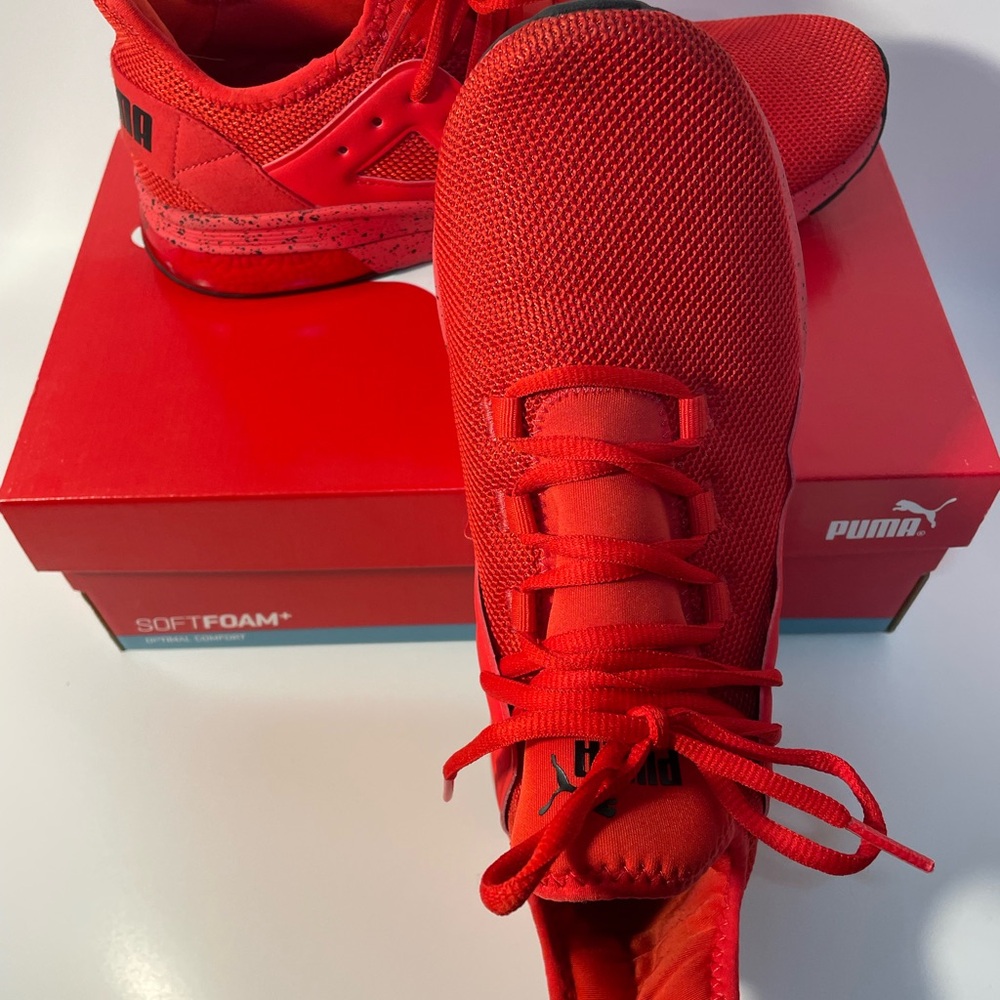 These PUMA'S are 🏆 Simply one of my favorite brand of shoes...in red! Size 9 👏